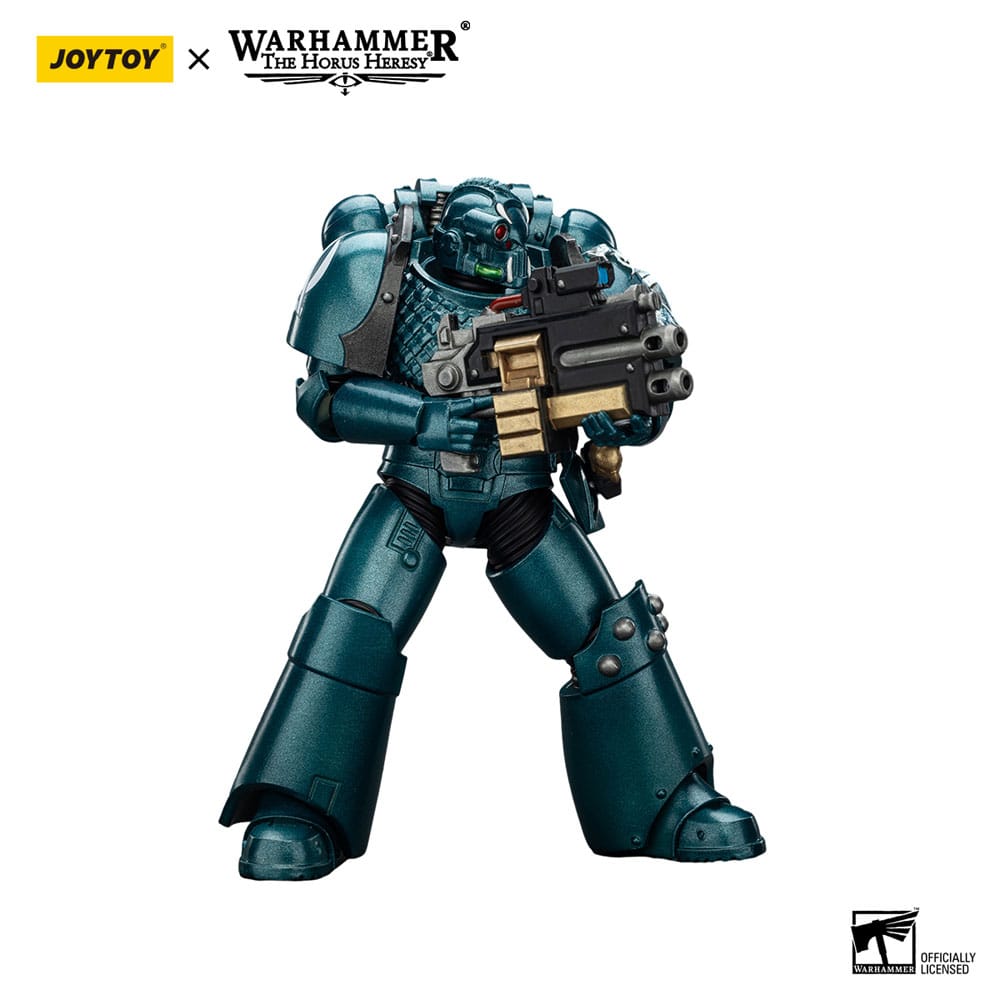 JoyToy Horus Heresy Alpha Legion Headhunter, combi-bolter and dagger, combi-bolter at hip, on white