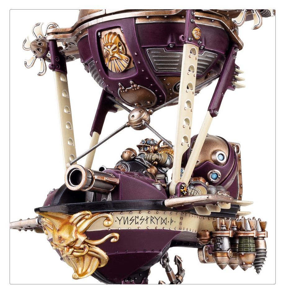 Close-up of Grundstok Gunhauler hull, gold figurehead and duardin crew at the cannon