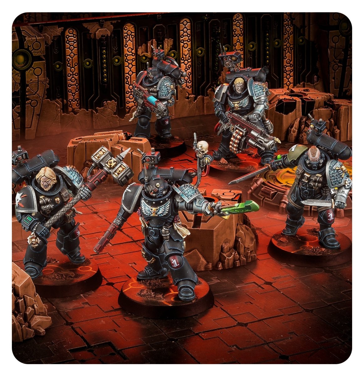 Painted Kill Team: Deathwatch operatives fighting on a red-lit battlefield scene