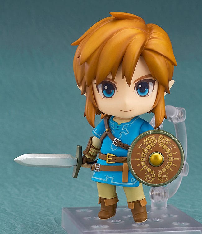 Nendoroid Link from Breath of the Wild smiling with a sword and round wooden shield