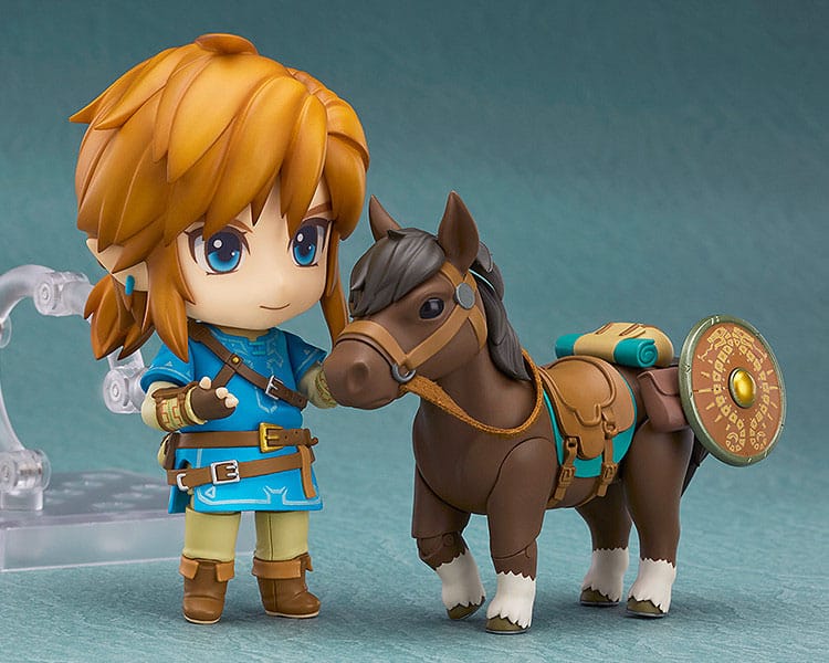 Nendoroid Link from Breath of the Wild standing beside a saddled brown horse carrying a shield