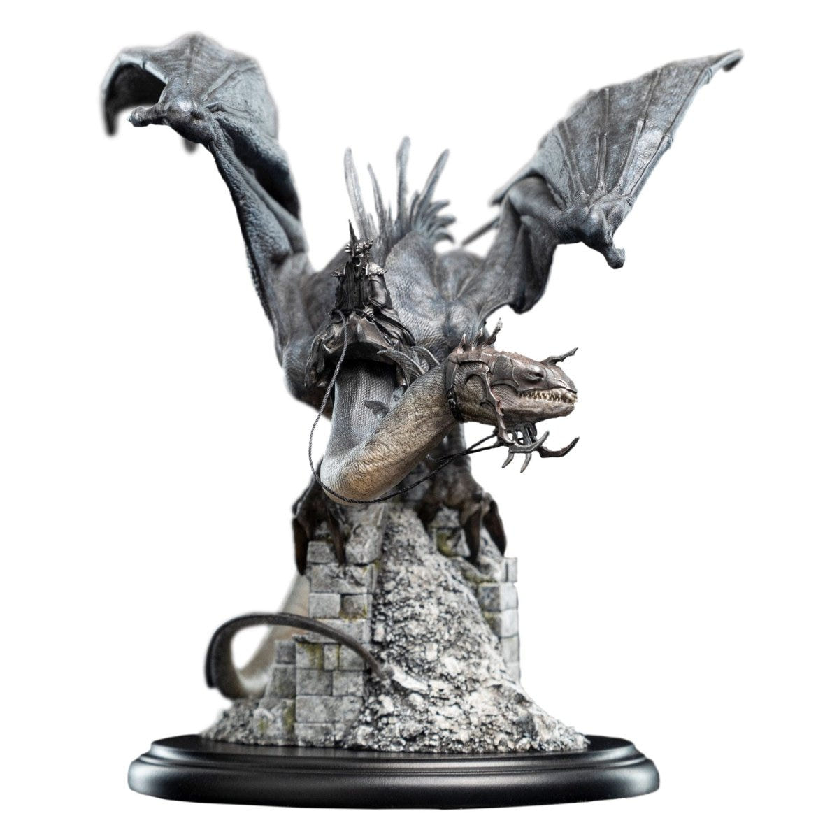 Fell Beast statue from the front, wings high