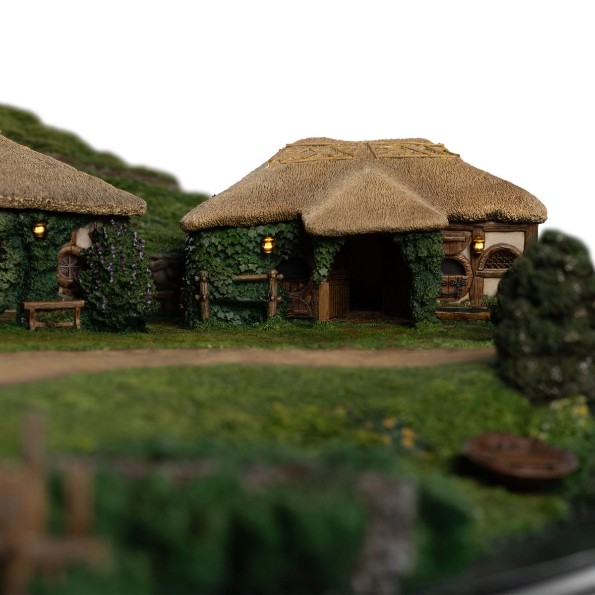 Lord of the Rings Statue The Green Dragon Inn ETA Aug 2026 - Loaded Dice