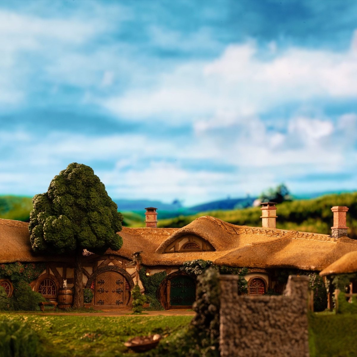 Lord of the Rings Statue The Green Dragon Inn ETA Aug 2026 - Loaded Dice