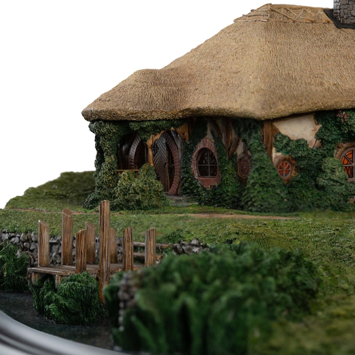 Lord of the Rings Statue The Green Dragon Inn ETA Aug 2026 - Loaded Dice