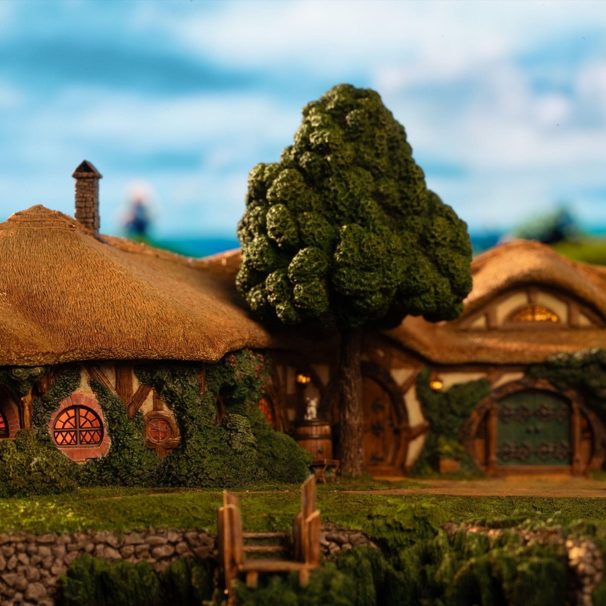 Lord of the Rings Statue The Green Dragon Inn ETA Aug 2026 - Loaded Dice