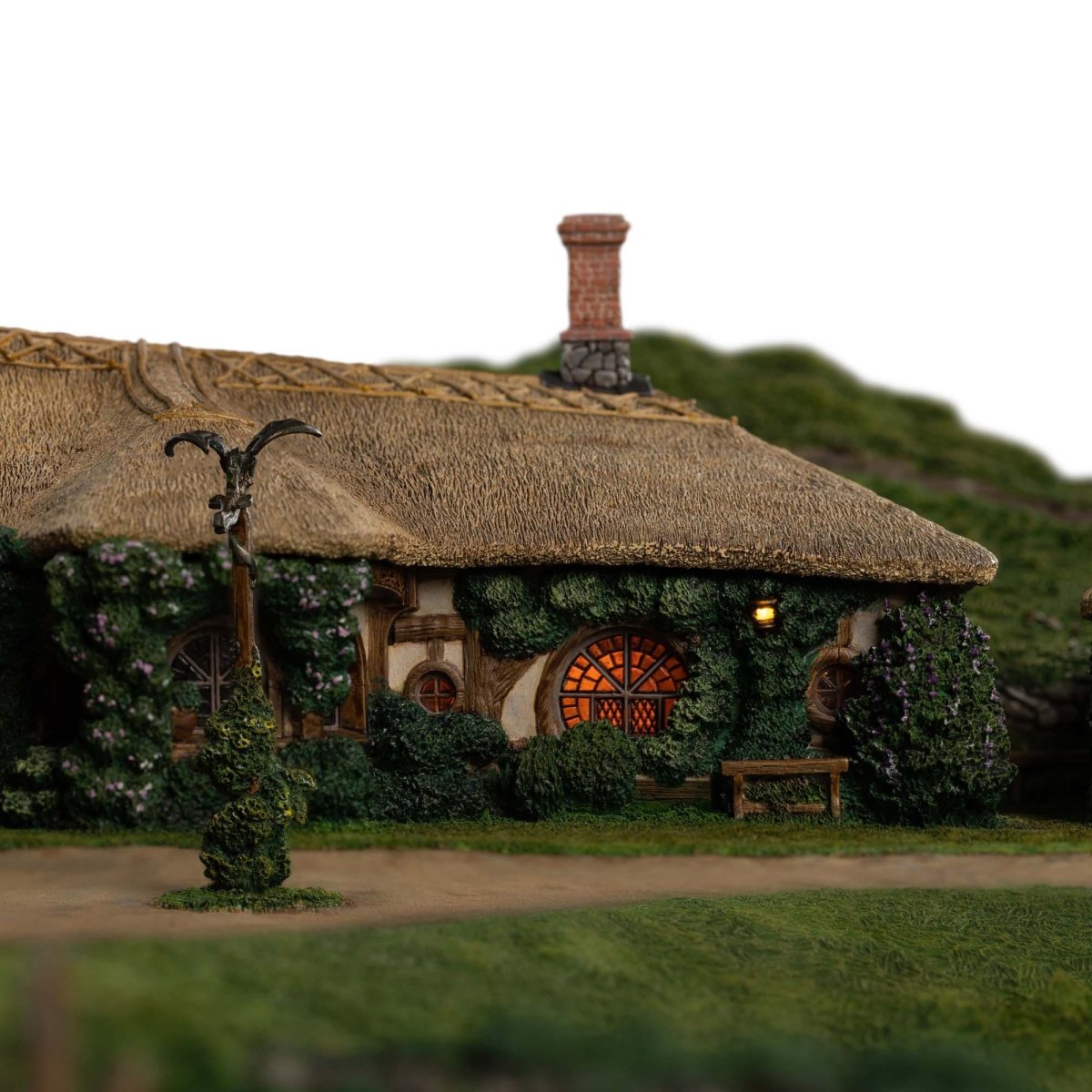 Lord of the Rings Statue The Green Dragon Inn ETA Aug 2026 - Loaded Dice