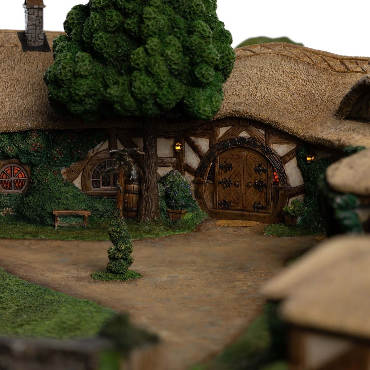 Lord of the Rings Statue The Green Dragon Inn ETA Aug 2026 - Loaded Dice