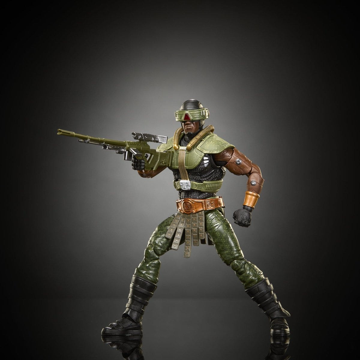 Masters of the Universe Tri-Klops figure aiming a rifle to the side in a wide stance