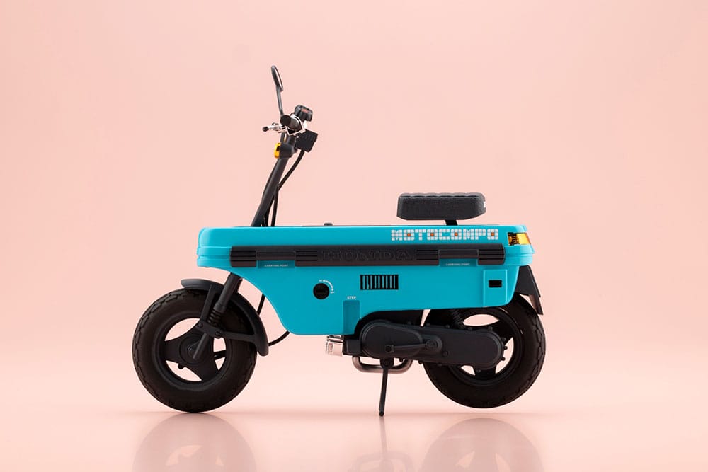 1/12 Honda AB12 Motocompo scooter in turquoise from the Knight Alice set, side profile