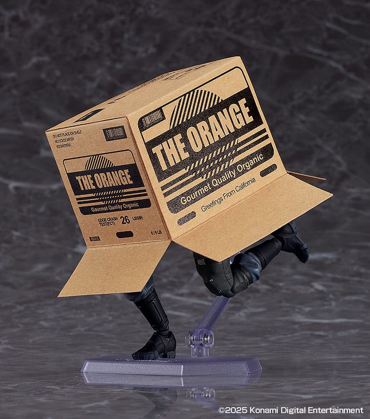 figma Solid Snake hiding under The Orange cardboard box accessory on display stand