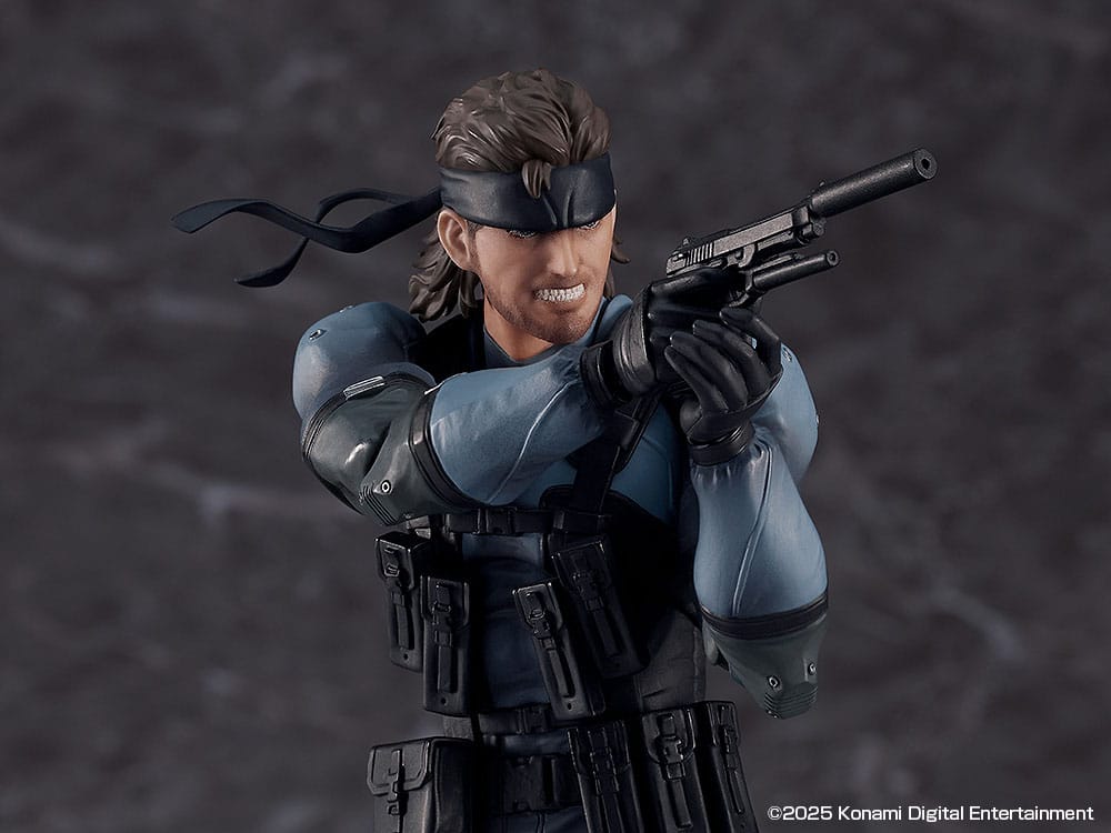 figma Solid Snake gritting-teeth face plate aiming the tranquiliser gun, close-up