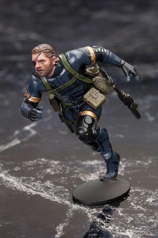Metal Gear Solid V 1/35 Snake figure in running pose on a round base