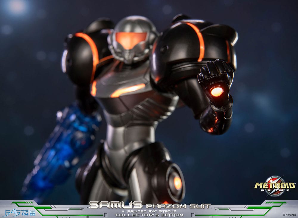 Close-up of Samus's helmet visor and shoulder armour on the Phazon Suit statue