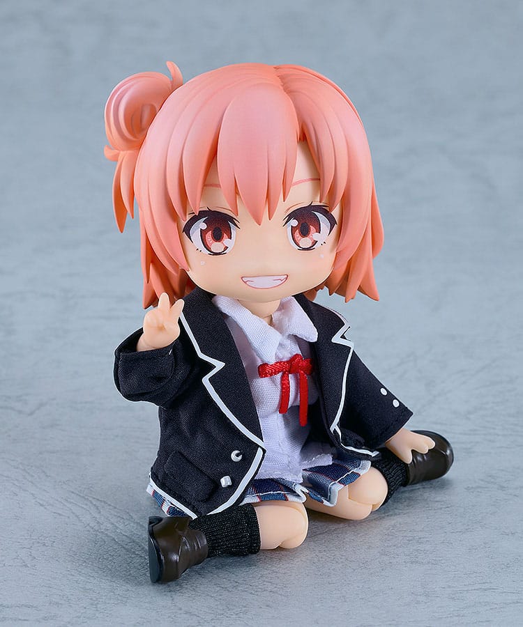 Yui Yuigahama Nendoroid Doll kneeling and giving a peace sign