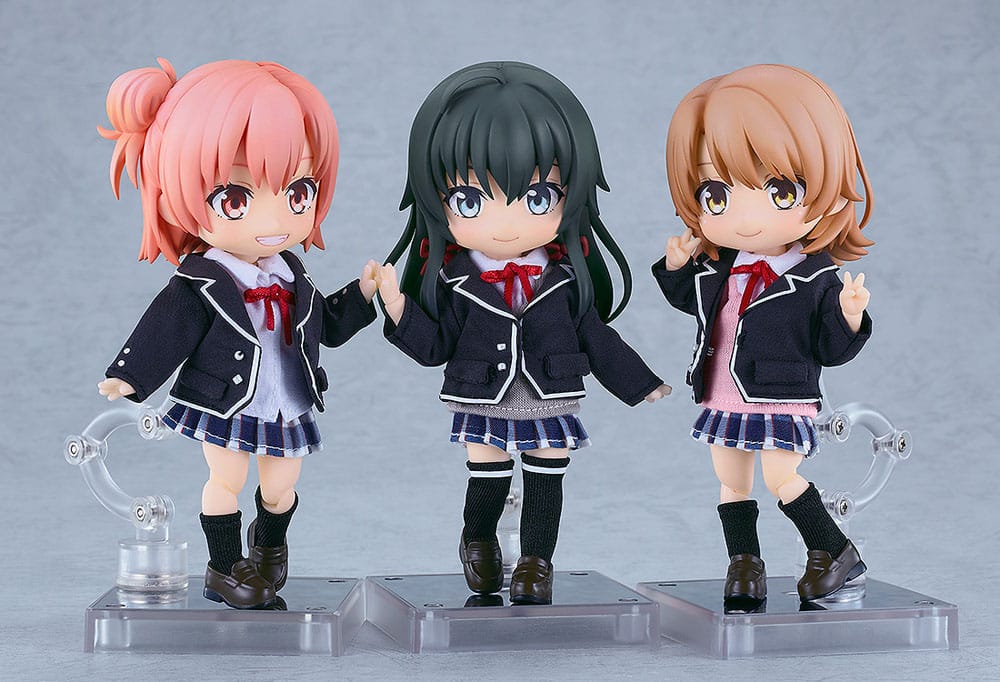 Yui with two other SNAFU Nendoroid Dolls in matching school uniforms, others sold separately
