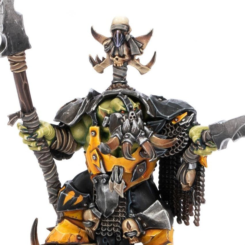 Close-up of the Ardboy Big Boss's front armour plates, skull icon and green orruk skin