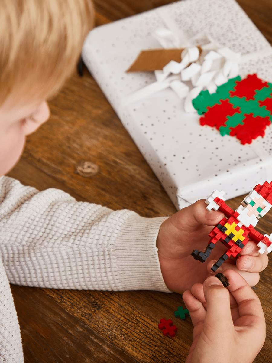Plus-Plus Santa build in play