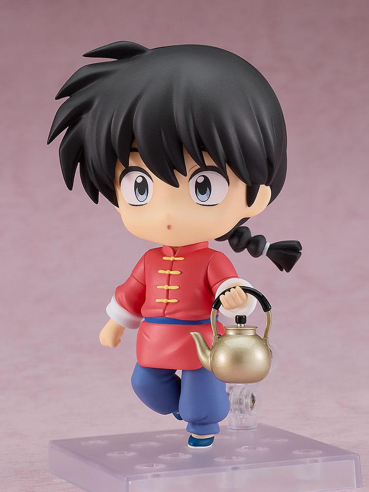 Ranma Saotome Nendoroid running with the kettle and a surprised look