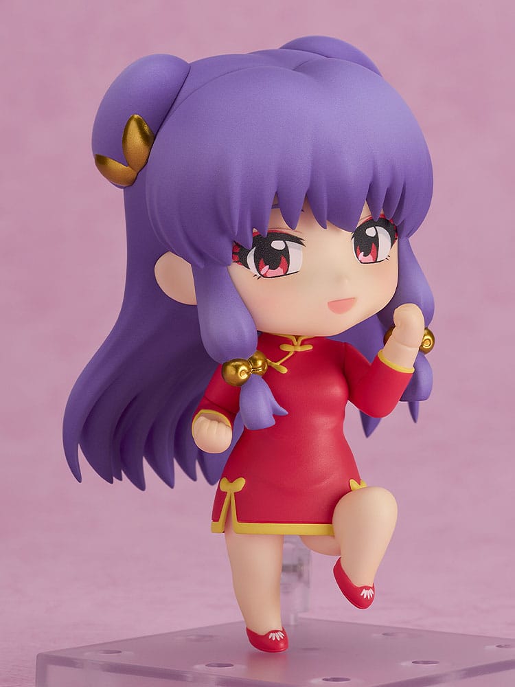 Shampoo Nendoroid with unfazed faceplate, fist raised and one leg lifted