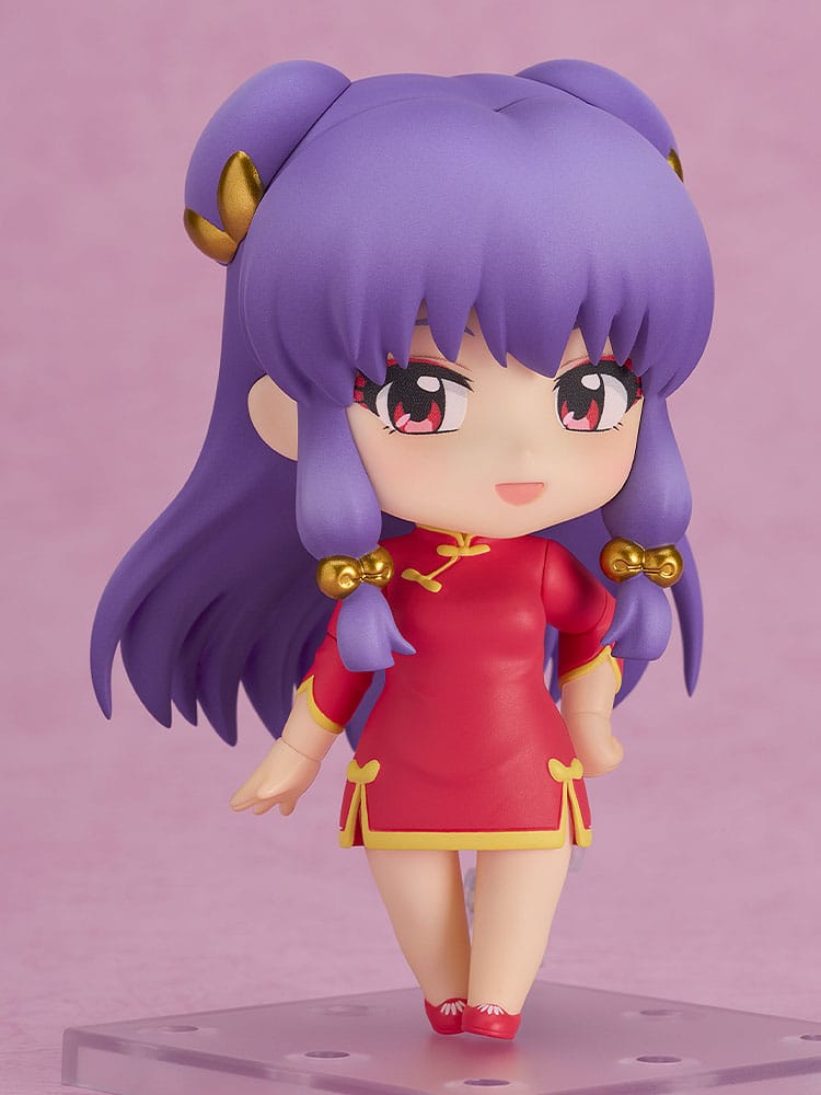 Shampoo Nendoroid with smiling faceplate, standing front view