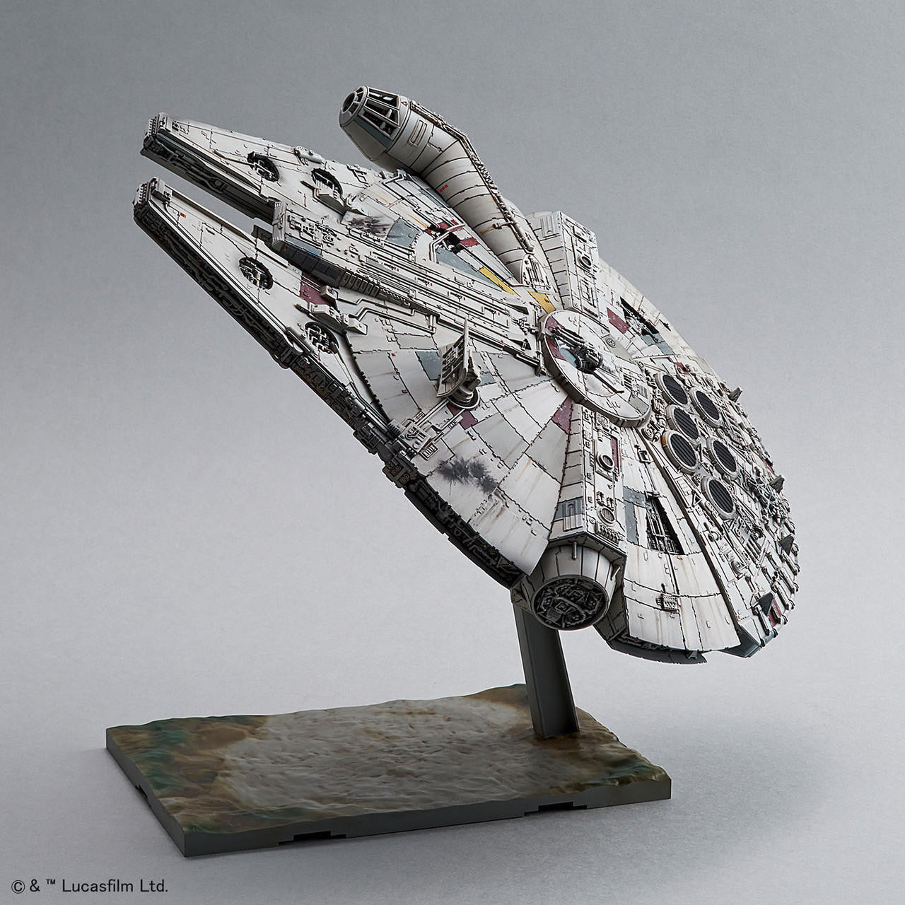 Bandai Millenium Falcon 1/144 - Loaded Dice