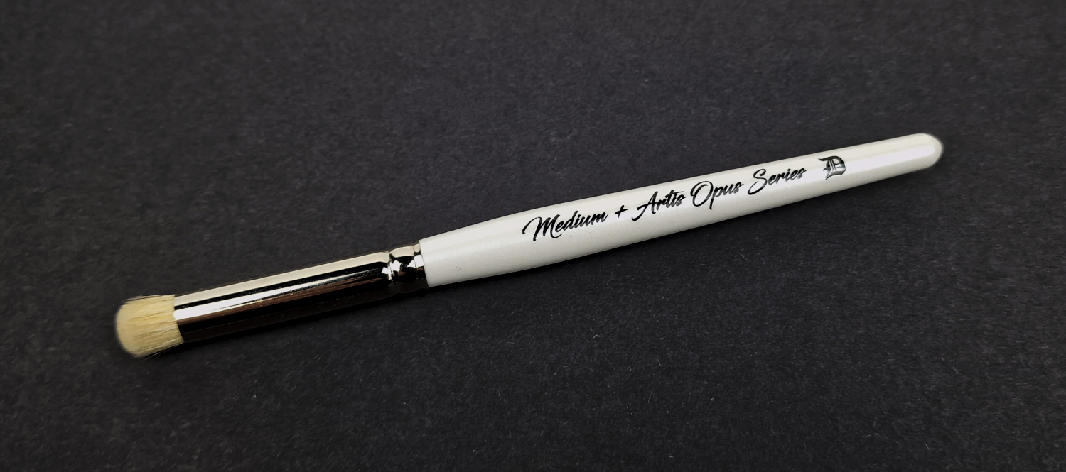 Artis Opus - Series D - Brush Size M+ - Loaded Dice