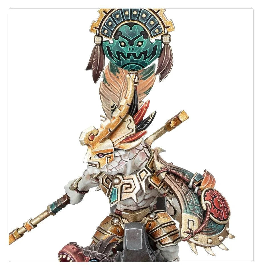 Close-up of the Saurus Scar-Veteran's jade mask icon, feathers and spear