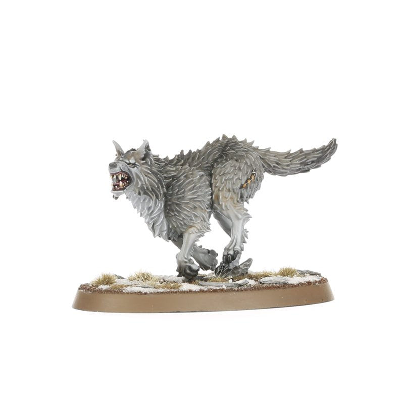 Painted light grey Hunting Wolf snarling on a snowy base, from the Space Wolves Wolf Guard Headtakers kit