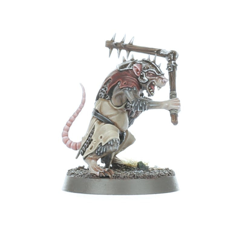Painted Skaven Clanrat in pale fur swinging a spiked flail, from the Spearhead box