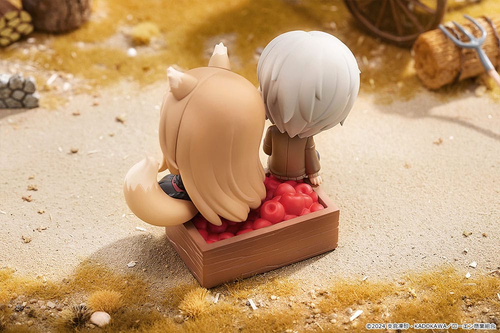 Spice and Wolf Mini Memory Lawrence and Holo rear view showing apple-filled crate