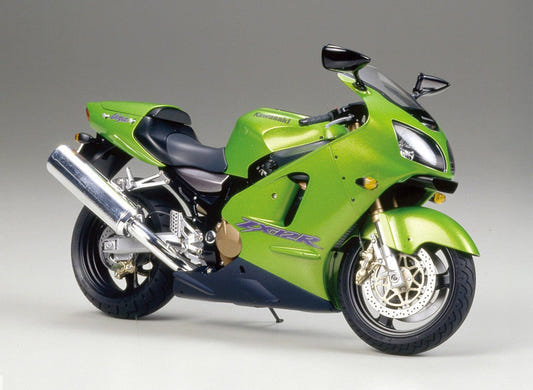 Tamiya 1/12 Kawasaki Ninja ZX-12R kit, built model in metallic green, side view