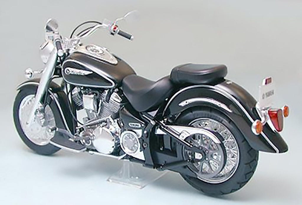 Tamiya 1/12 Yamaha XV1600 Road Star kit, built model, right rear three-quarter view