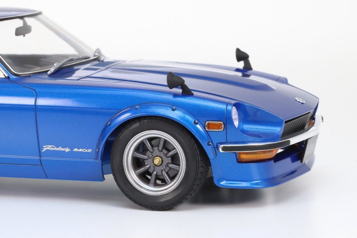Tamiya 1/24 Nissan Fairlady 240Z Street Custom kit, close-up of the front wing, wheel and mirrors