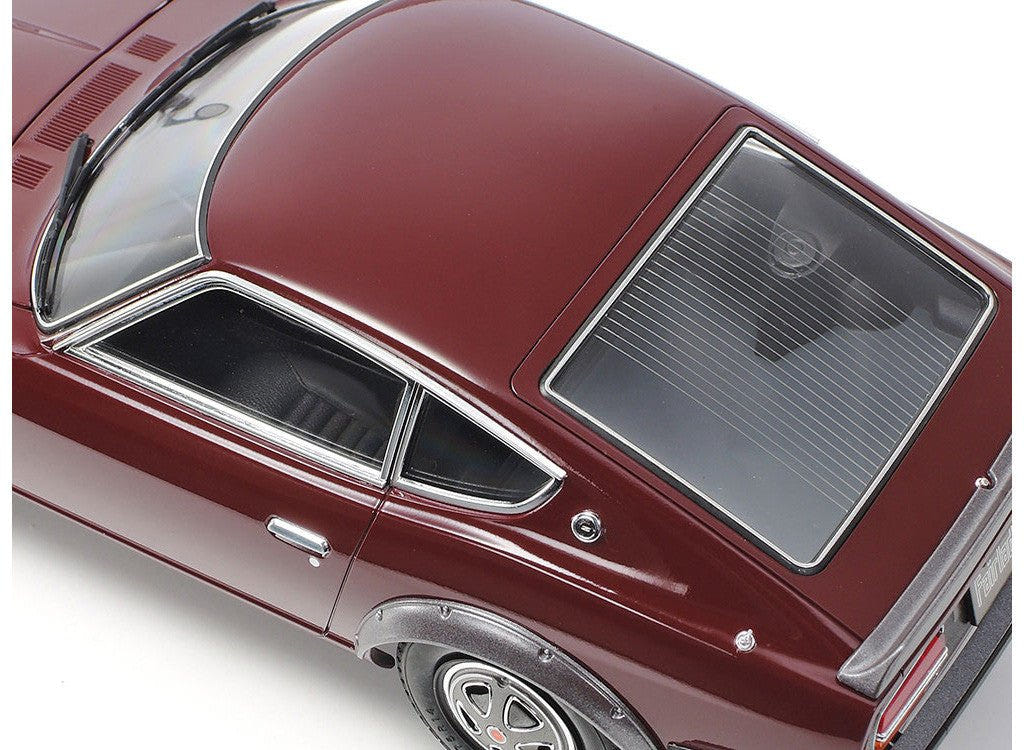 Tamiya 1/24 Nissan Fairlady 240ZG kit, close-up of roof and rear window louvres from above