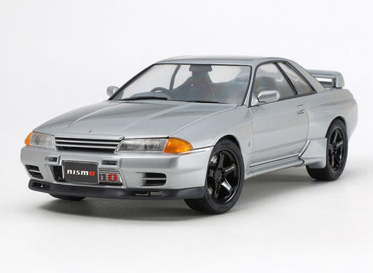 Tamiya 1/24 Nissan Skyline GT-R R32 Nismo-Custom kit, built model in silver, front three-quarter view