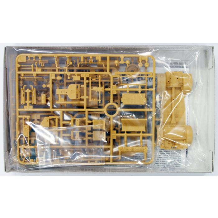 Tamiya 1:35 Kübelwagen Type 82 kit contents: sand-coloured plastic sprues in the box