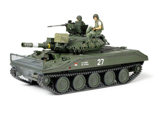 Tamiya 1/35 M551 Sheridan Vietnam War kit, built model in olive with crew figures, front three-quarter view