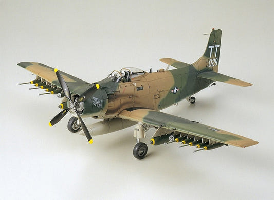Tamiya 1:48 Douglas A-1J Skyraider USAF - 61073