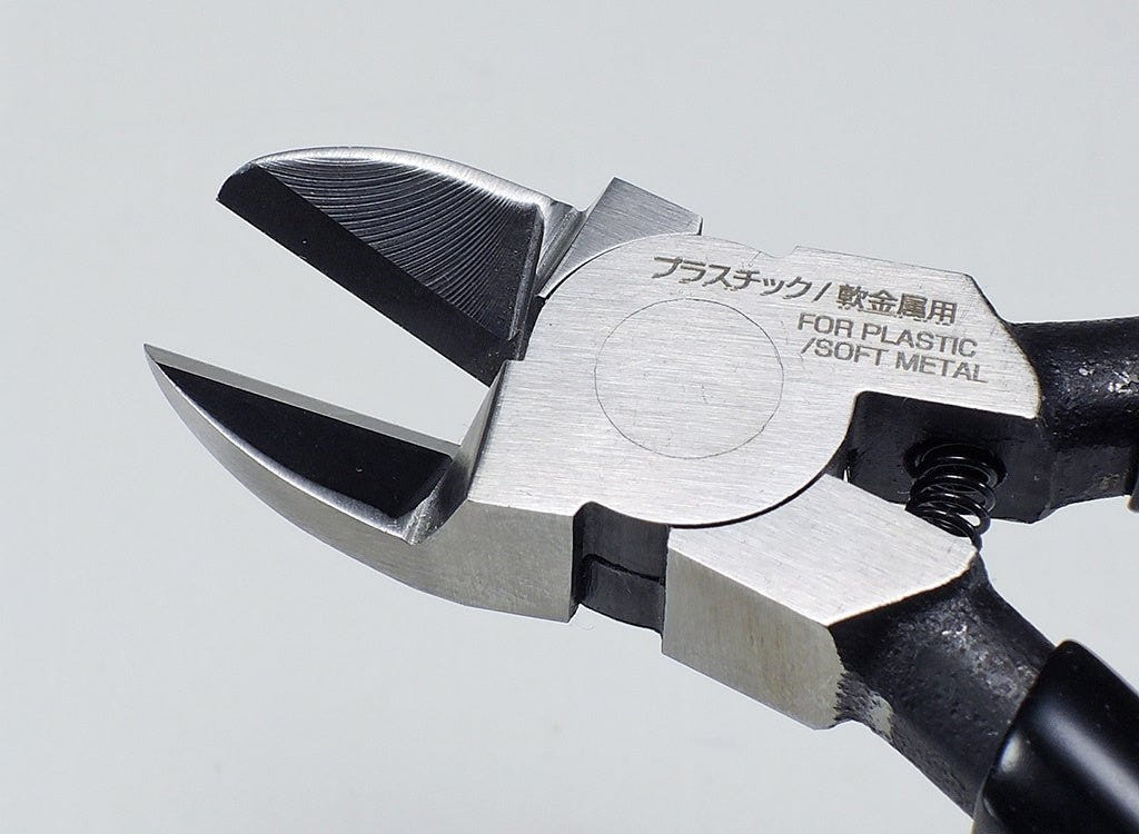 Tamiya craft side cutter, close-up of the cutting jaws and return spring