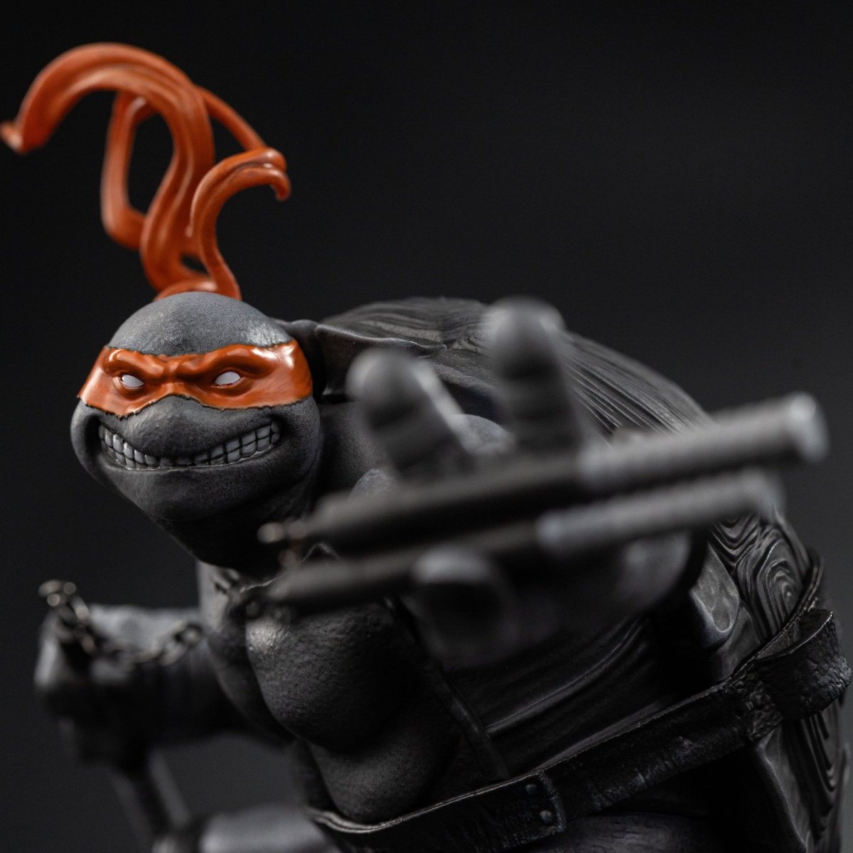 Teenage Mutant Ninja Turtles Art Scale Statue 1/10 Michelangelo Black and White Variant 26 cm heo exclusive - Loaded Dice
