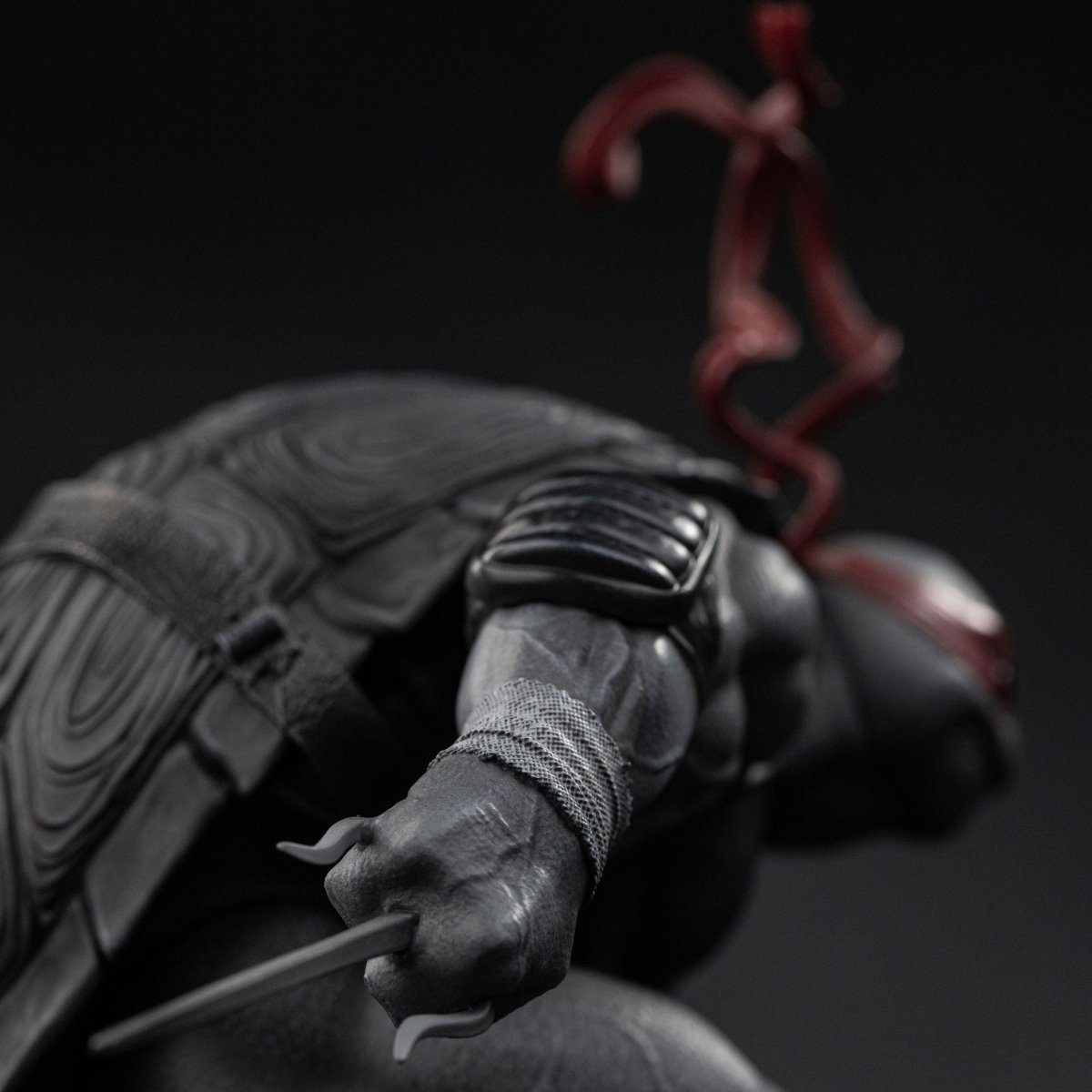 Teenage Mutant Ninja Turtles Art Scale Statue 1/10 Raphael Black and White Variant 26 cm heo exclusive - Loaded Dice