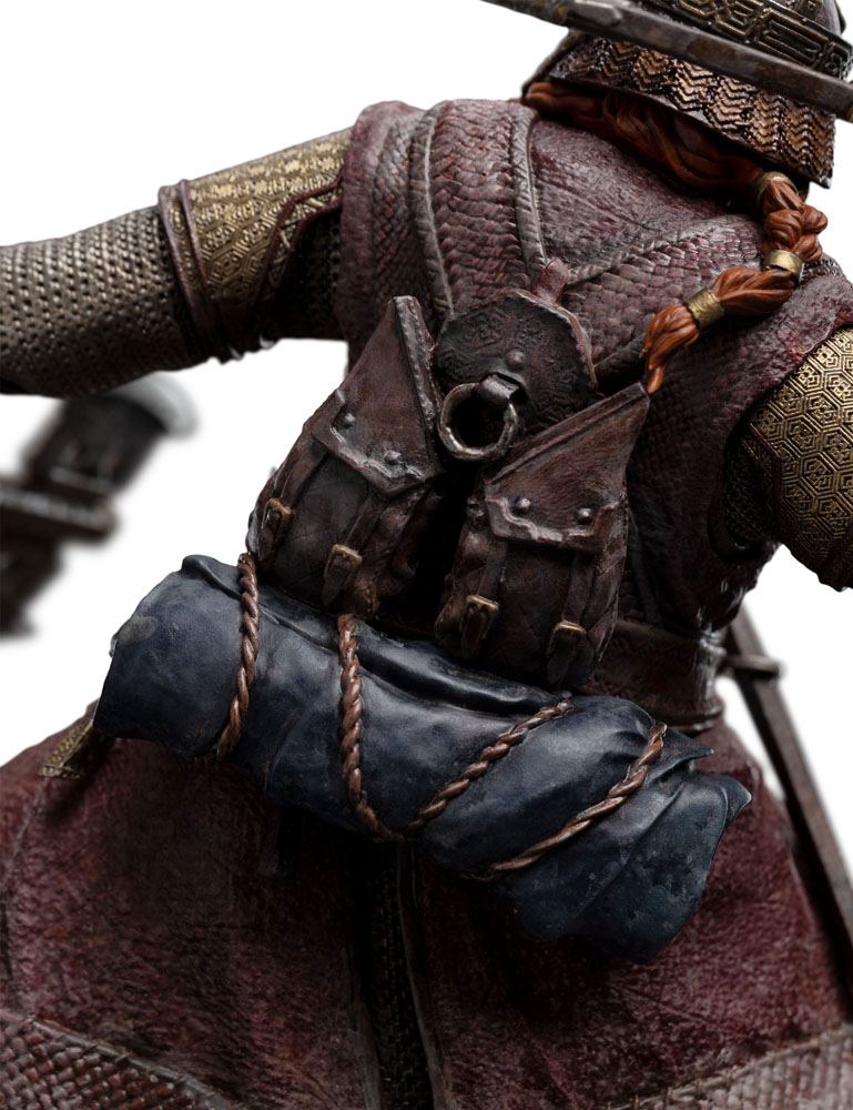 Close-up of Gimli's back, bedroll and braided beard on the Weta statue