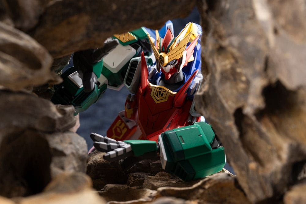Maximum Kizuna Kaiser kit crouched in a rocky diorama setting, close-up