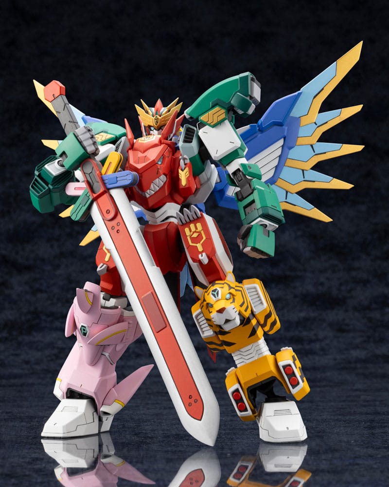 Maximum Kizuna Kaiser kit holding the Great Band Sword upright in front of its body