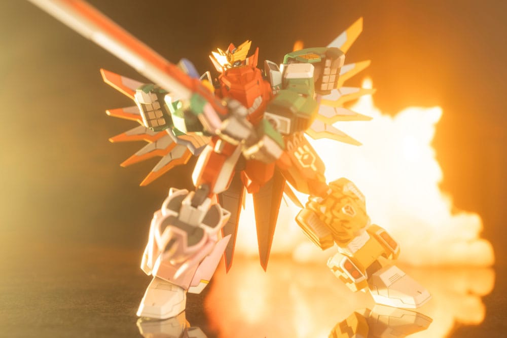 Maximum Kizuna Kaiser kit wielding its sword against a fiery explosion backdrop