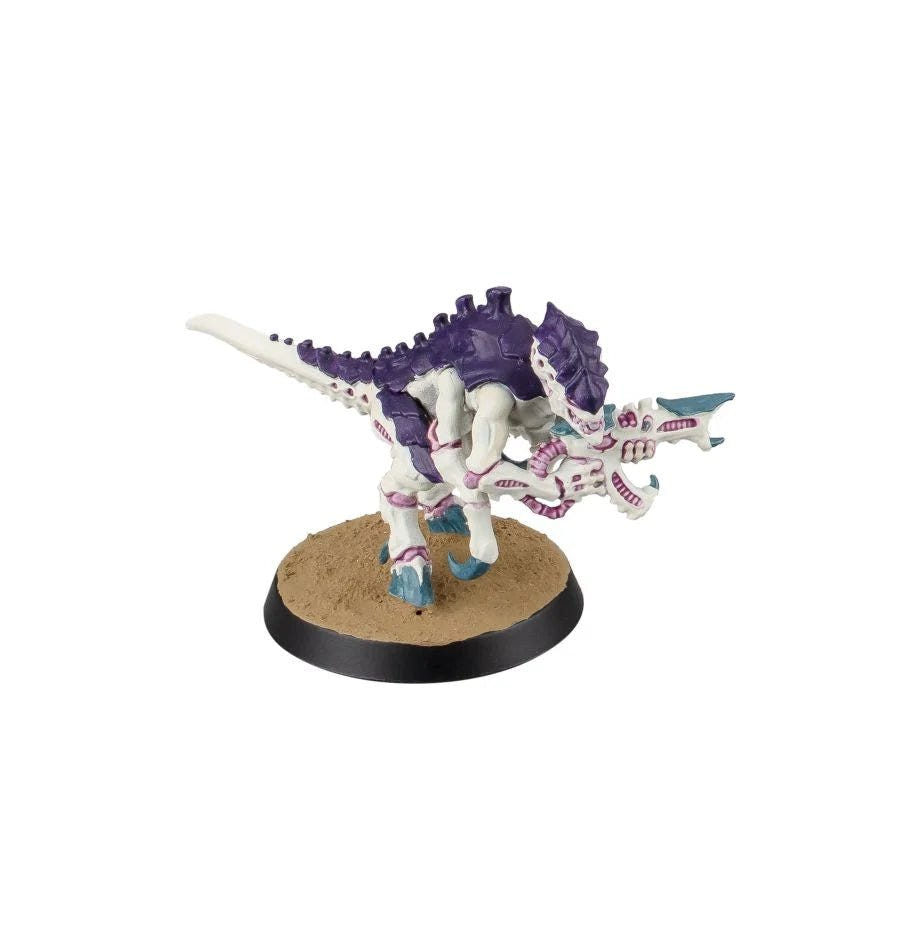 Close view of a painted Termagant in white and purple with its fleshborer
