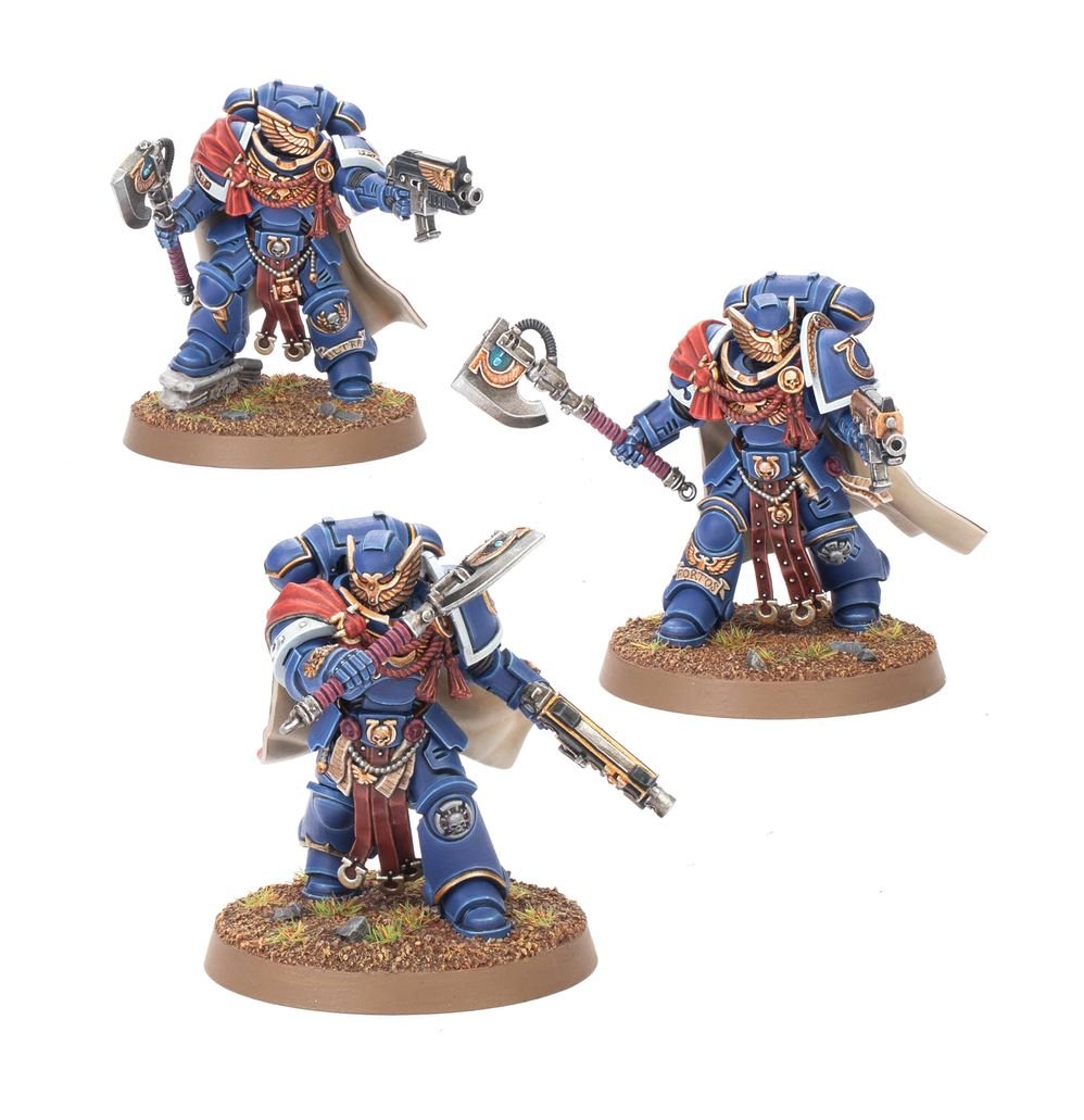 Three painted Victrix Honour Guard with power axes and bolt carbines, alternative angle