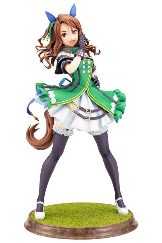Kotobukiya Uma Musume Pretty Derby King Halo 1/7 statue in green dress on a grass base