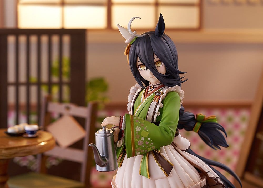 Upper-body view of the Manhattan Cafe statue in green kimono-style outfit in a café setting